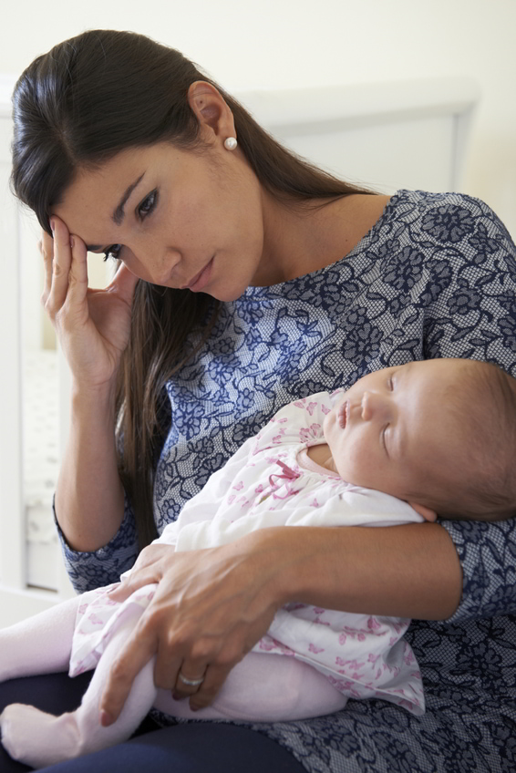 דיכאון אחרי לידה depression  women ואישה מדוכאת אחרי לידה